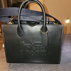 BEAUTIFUL Coach Horse and Carriage Black Purse